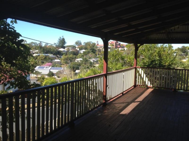 2 Bowen Terrace, The Range QLD 4700